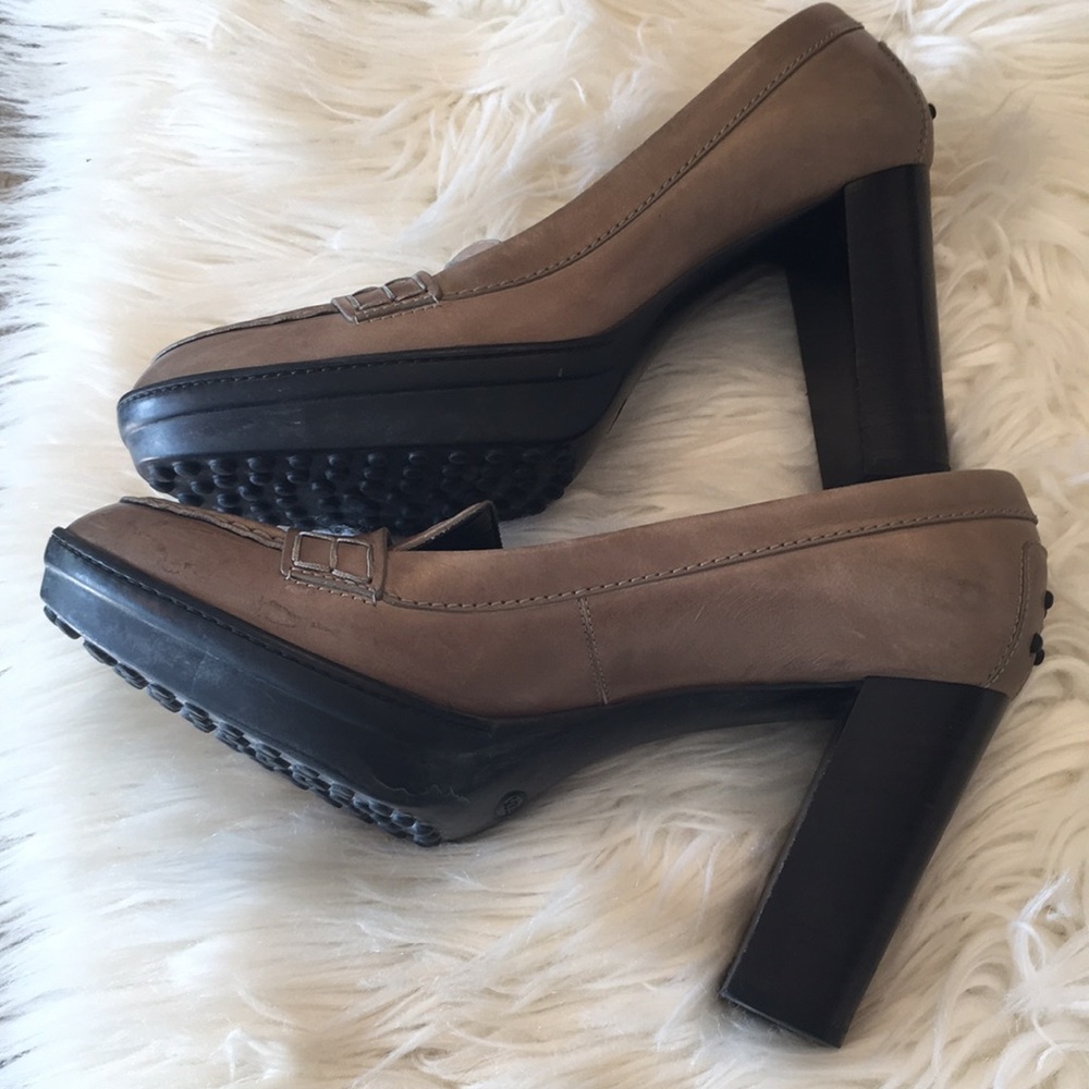 Tod’s Taupe Leather Platform Heel - Picture 14 of 16